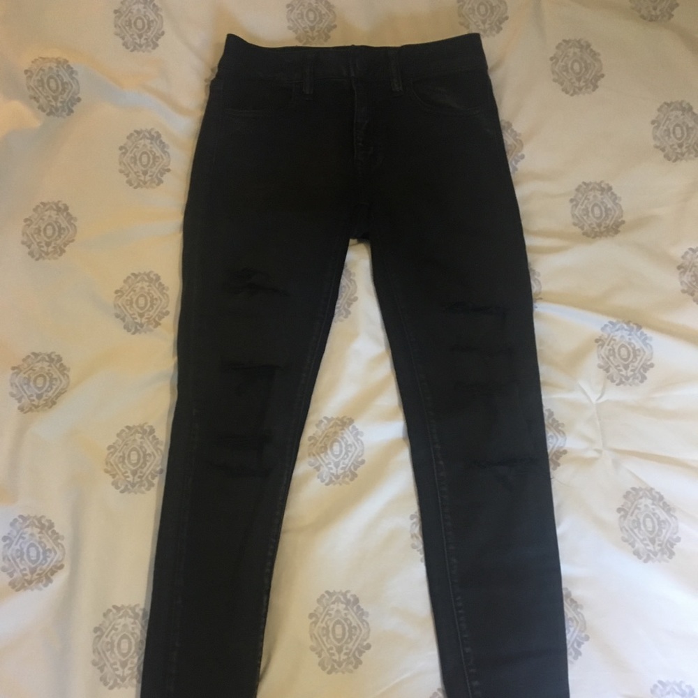 Black wash AEO jeans with rips